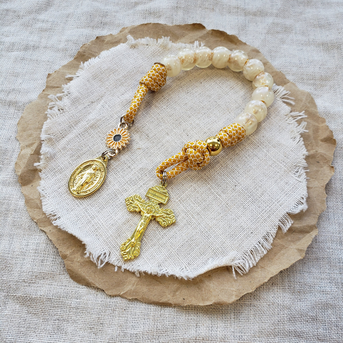 Daisy Devotion Pocket Rosary - Honoring Our Lady of Grace