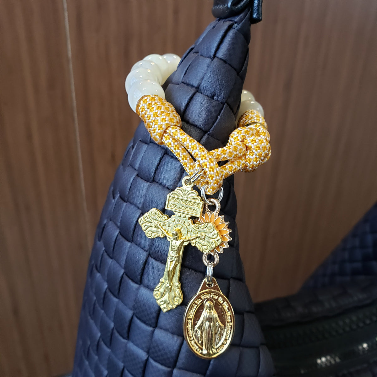 Daisy Devotion Pocket Rosary - Honoring Our Lady of Grace