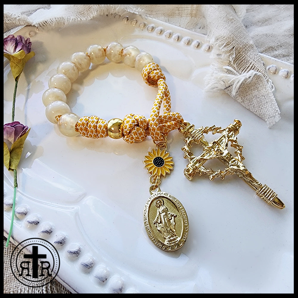 Daisy Devotion Pocket Rosary - Honoring Our Lady of Grace